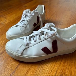 Veja Esplar size 41 Extra white and Marsala (red)